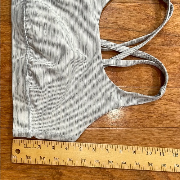 Lululemon Gray Striped Women's Sports Bra Size 8 Cross Back Straps - Picture 5 of 8